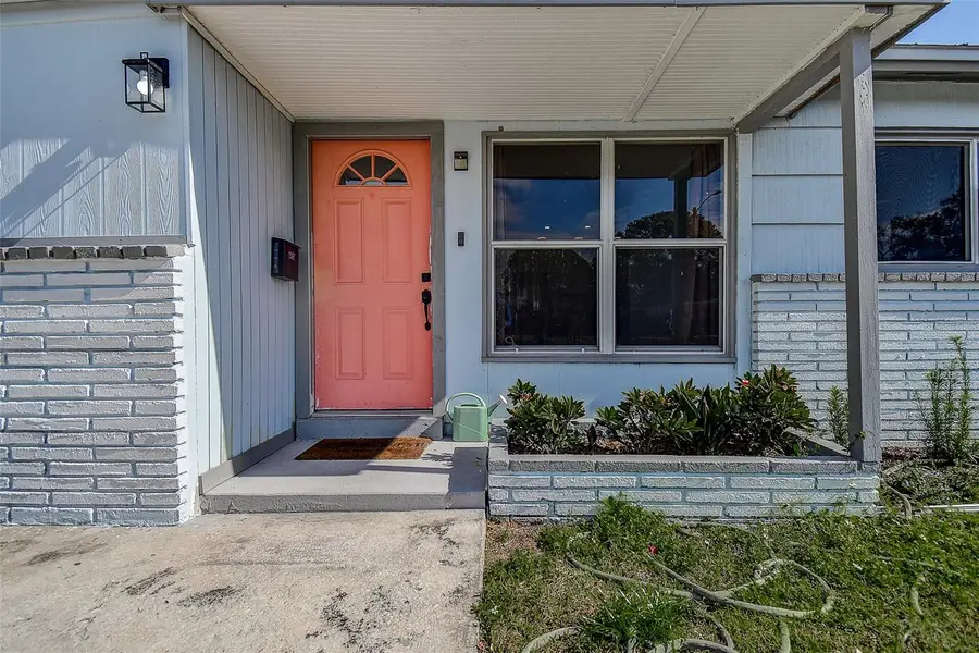 7583 Meadowlawn Drive N, Saint Petersburg, FL 33702 - Image #2