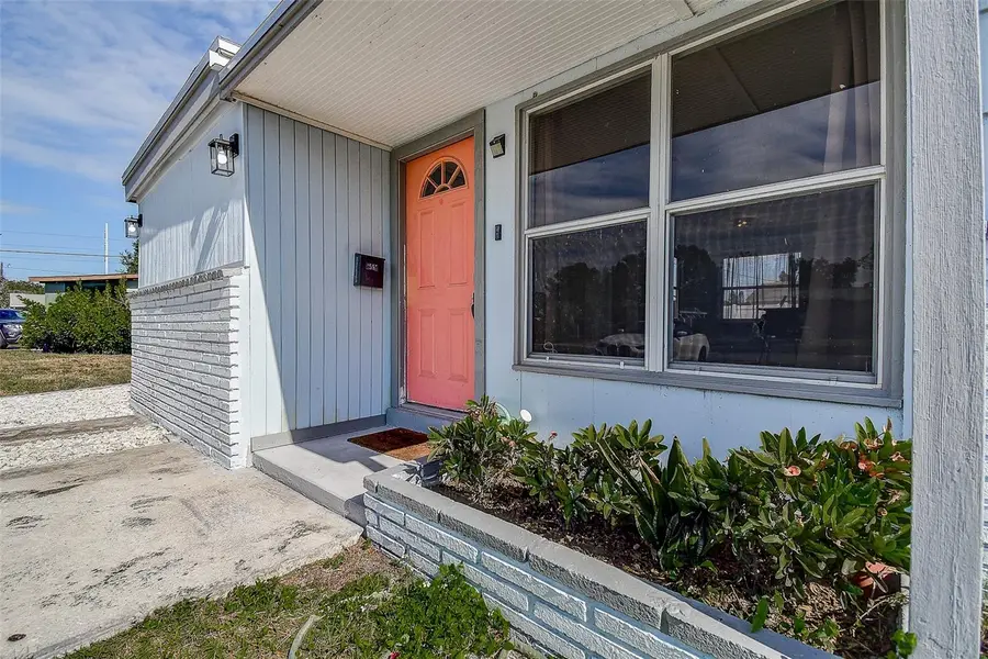 7583 Meadowlawn Drive N, Saint Petersburg, FL 33702 - Image #3