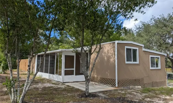 9761 Lake Drive, WEEKI WACHEE, FL 34613