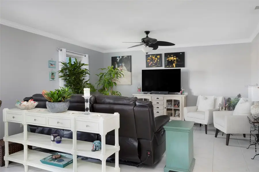 215 Seahorse Drive Se #D, Saint Petersburg, FL 33705 - #3