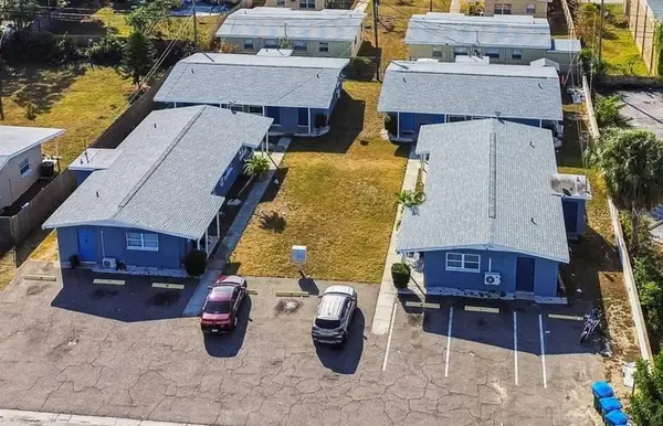 6538 42nd Avenue N, KENNETH CITY, FL 33709