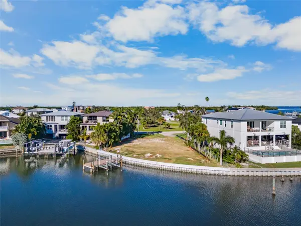 1918 Arrowhead Drive Ne, ST PETERSBURG, FL 33703