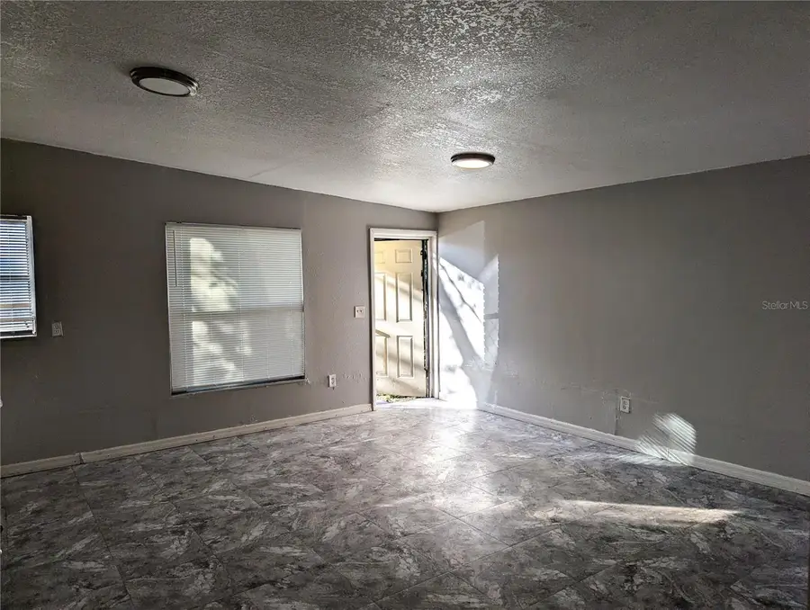 8713 N Mandarine Place, Tampa, FL 33617 - Image #2