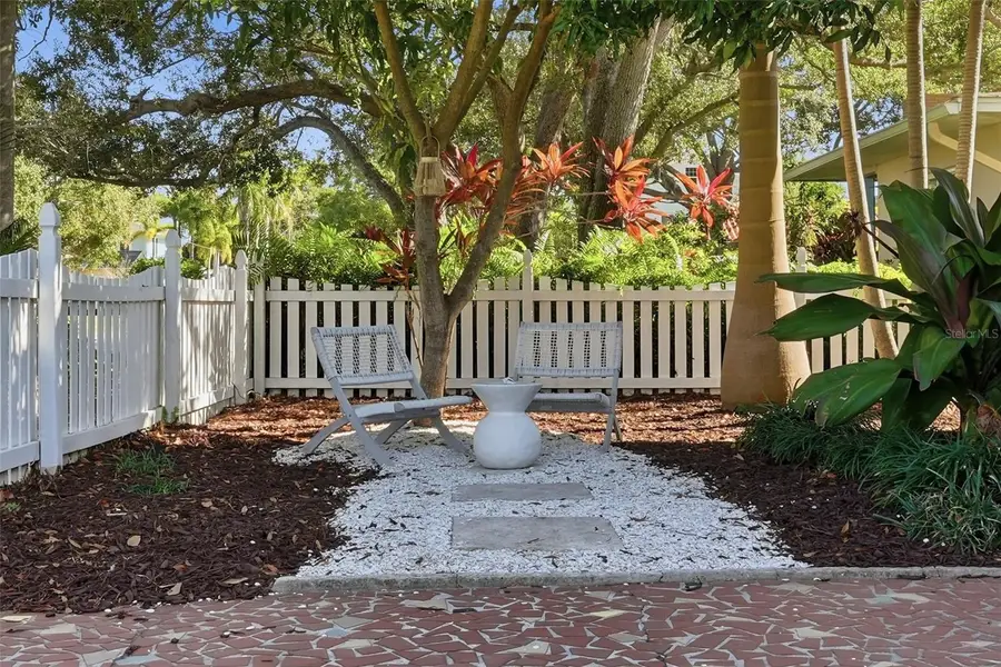 246 NE 19th Ave Ne, Saint Petersburg, FL 33704 - Image #3