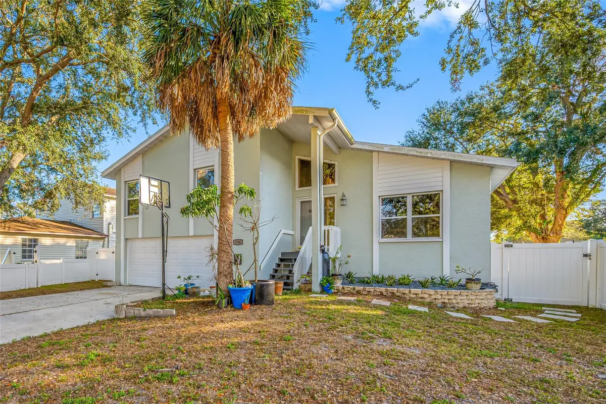 756 61st Avenue Ne, Saint Petersburg, FL 33703 - Image #1