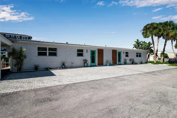 713 Saint Judes Drive S #1, LONGBOAT KEY, FL 34228