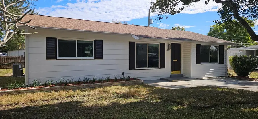 7523 Meadowlawn Drive N, Saint Petersburg, FL 33702 - Image #2