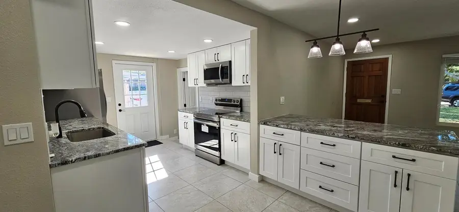 7523 Meadowlawn Drive N, Saint Petersburg, FL 33702 - Image #3