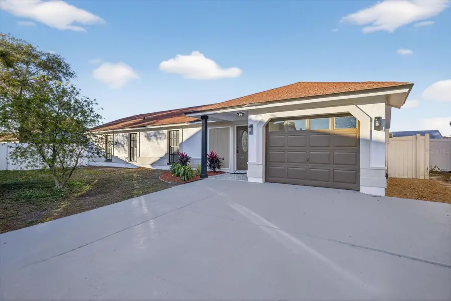 9501 Drakemill Court, Tampa, FL 33615 - Image #3