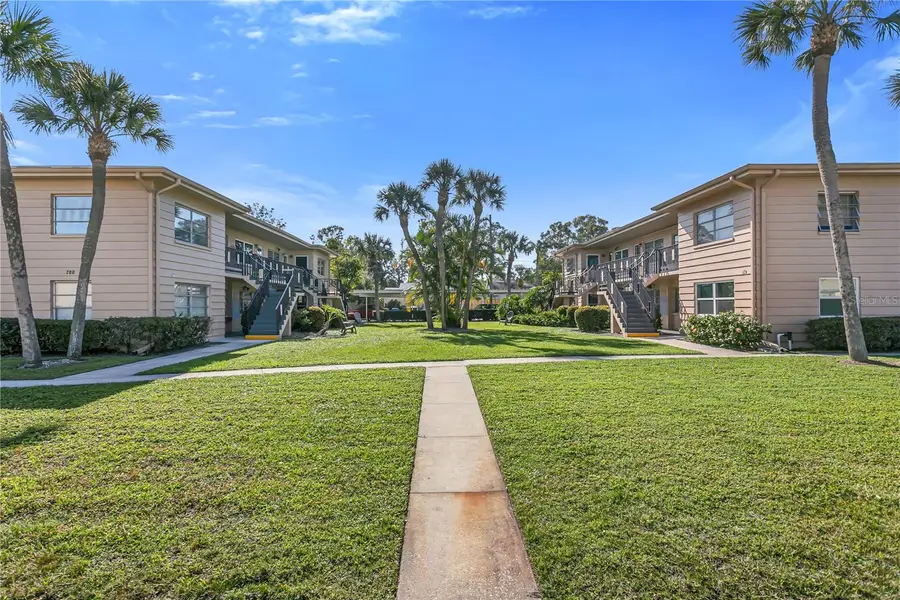 216 36th Avenue N #202B, Saint Petersburg, FL 33704 - Image #2