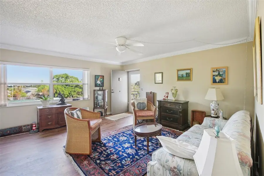209 NE Lincoln Circle N #309, Saint Petersburg, FL 33702 - Image #3