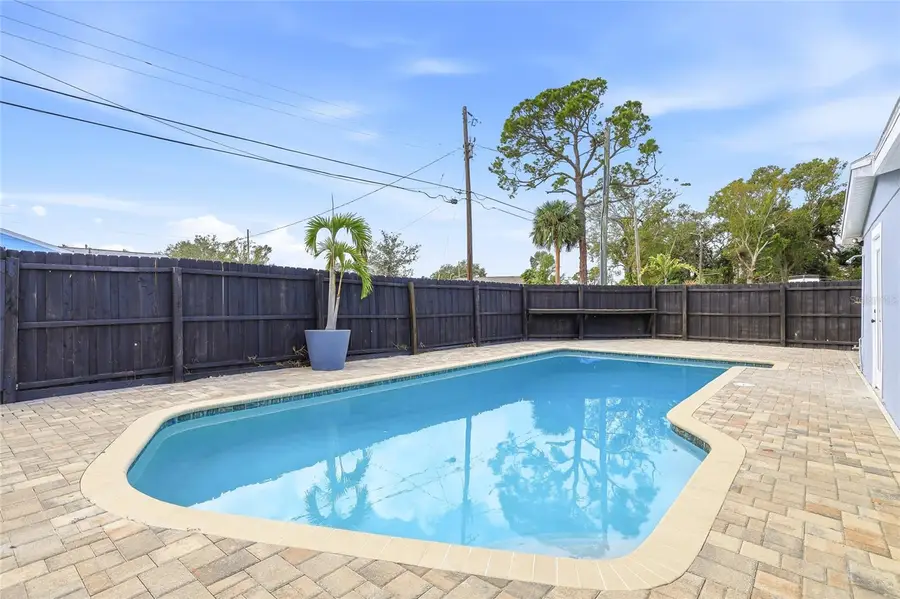 4095 Locust Street Ne, Saint Petersburg, FL 33703 - Image #2