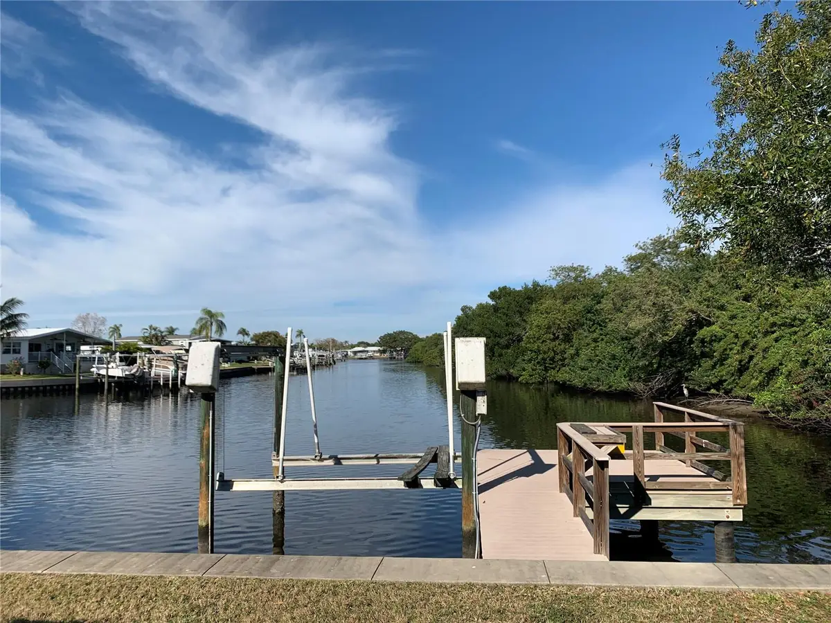 383 Mount Richmond Avenue Ne #339, Saint Petersburg, FL 33702 - Image #1