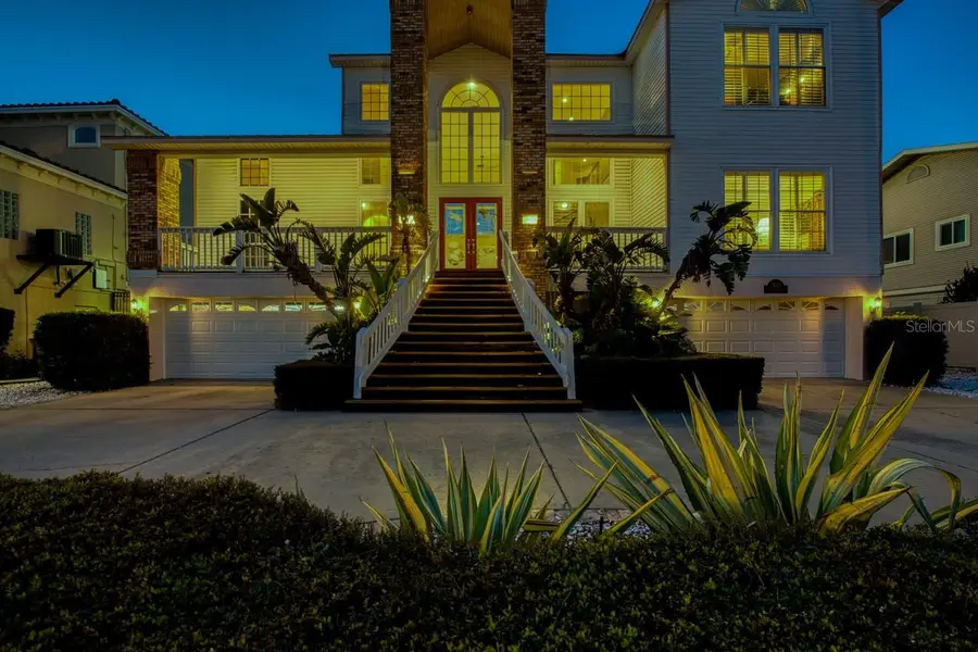 2829 Seabreeze Drive S, Gulfport, FL 33707 - Image #2