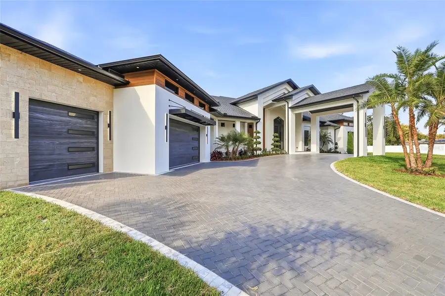 6802 E Creek Drive, Tampa, FL 33615 - Image #3