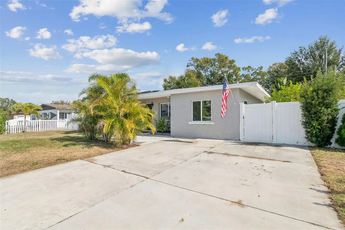 7631 18th Way N, Saint Petersburg, FL 33702 - Image #1