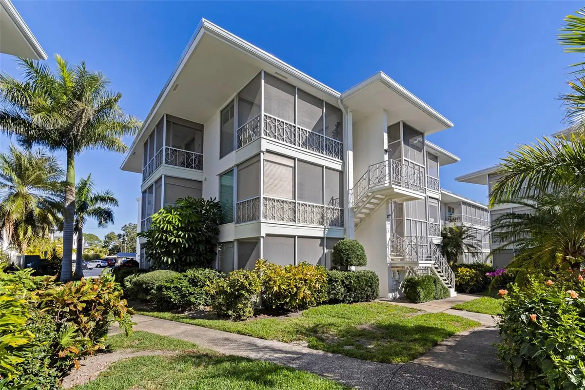 1036 North Shore Drive Ne #1, Saint Petersburg, FL 33701 - #1