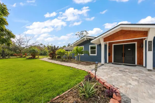 623 Pineland Avenue, BELLEAIR, FL 33756