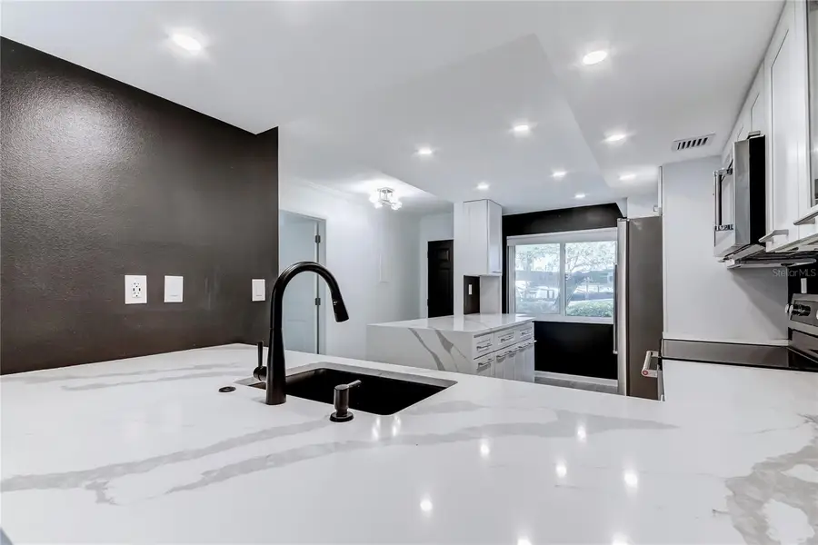 650 Island Way #106, Clearwater Beach, FL 33767 - Image #3