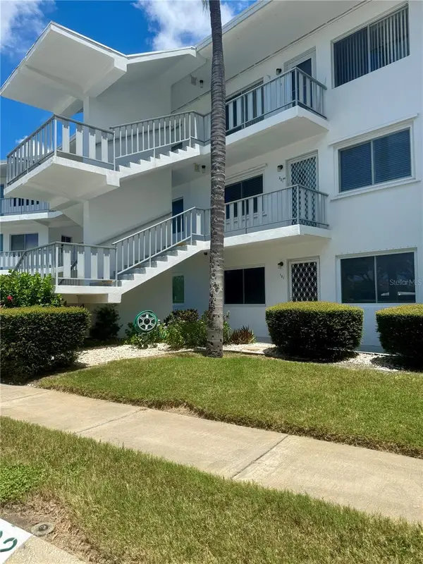 11201 80th Avenue #101, SEMINOLE, FL 33772