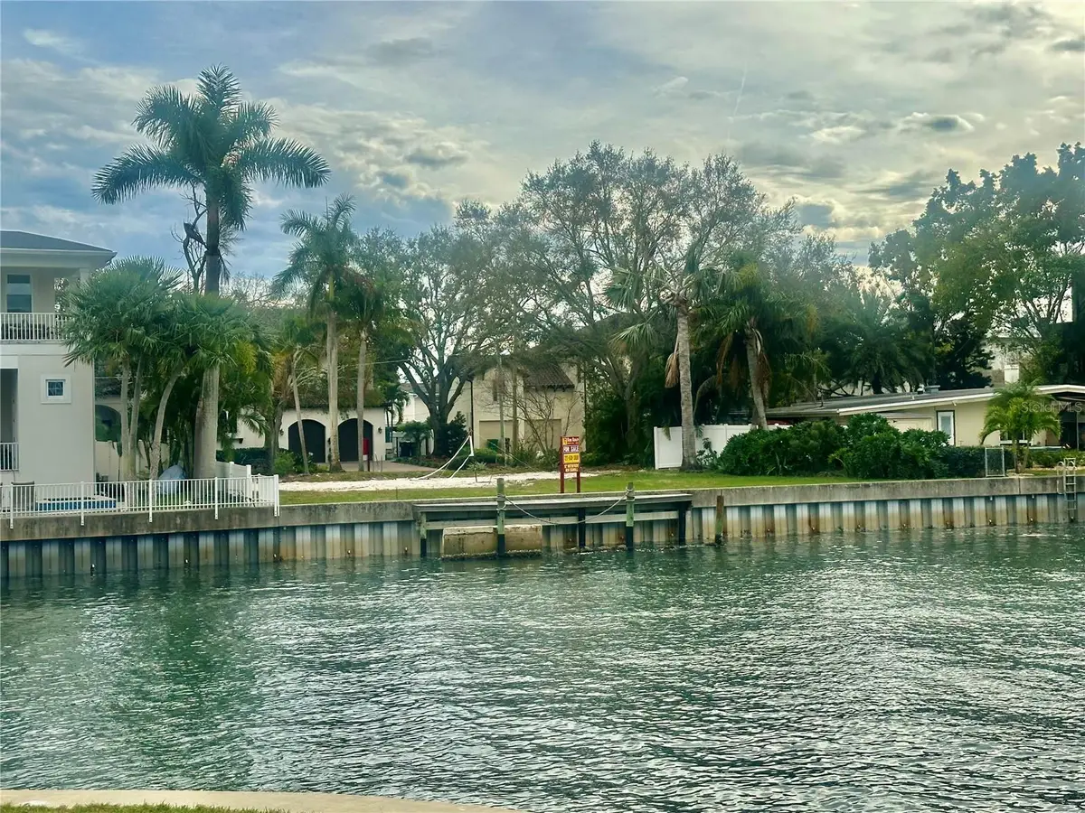 52 Sandpiper Road, Tampa, FL 33609 - Image #1