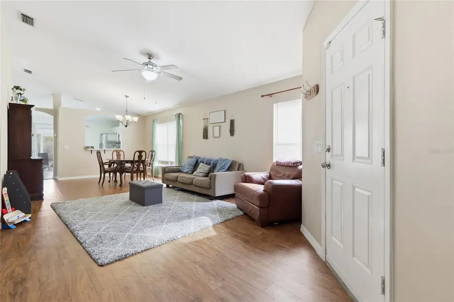 1048 Lake Shore Ranch Drive, Seffner, FL 33584 - Image #2