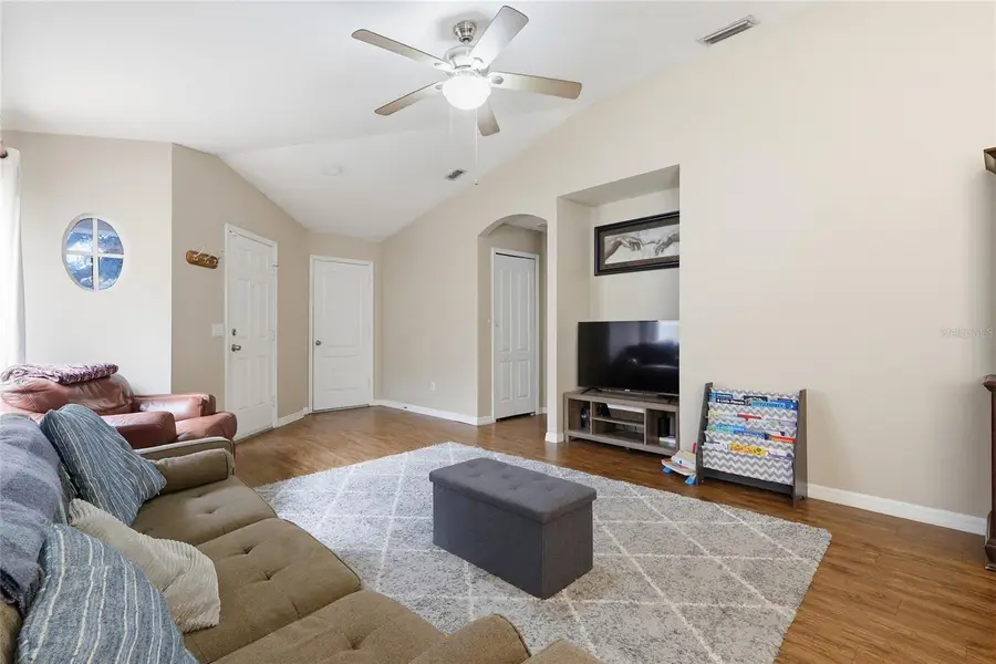 1048 Lake Shore Ranch Drive, Seffner, FL 33584 - Image #3