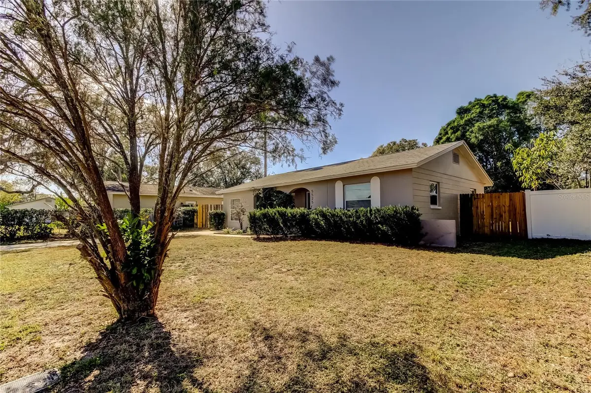 5525 Pine Circle Ne, Saint Petersburg, FL 33703 - Image #1