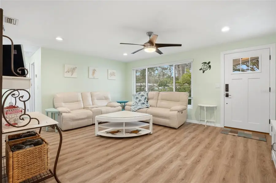 921 Deville Drive E, Largo, FL 33771 - Image #3