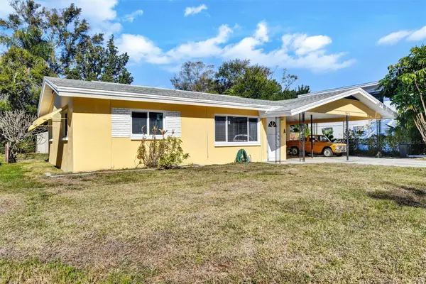 2671 Pinehurst Avenue, BELLEAIR BLUFFS, FL 33770