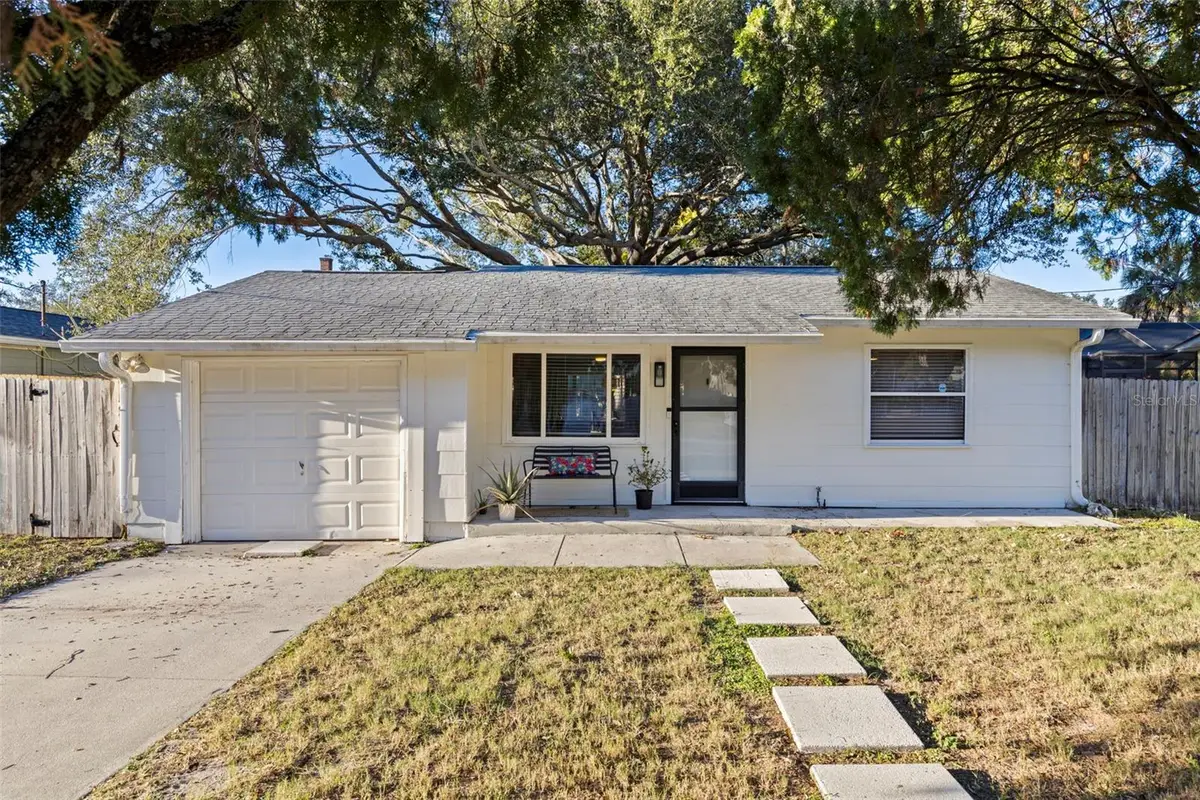 129 NW Lincoln Circle N, Saint Petersburg, FL 33702 - #1