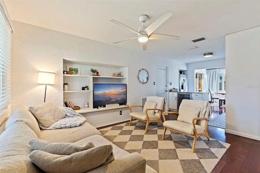 129 NW Lincoln Circle N, Saint Petersburg, FL 33702 - #2