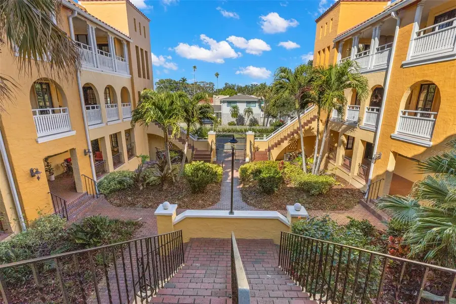 210 22nd Avenue Ne #15, Saint Petersburg, FL 33704 - #3