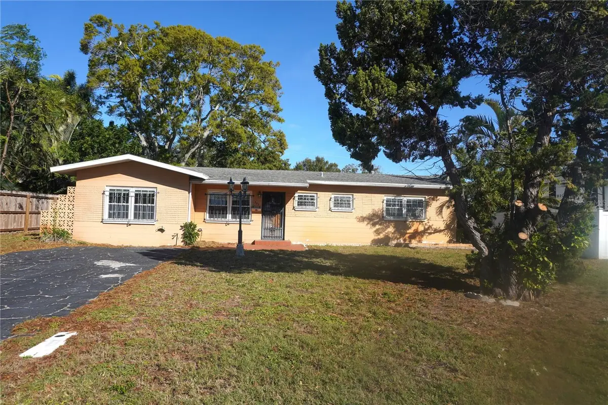 385 Dolphin Avenue Se, Saint Petersburg, FL 33705 - #1