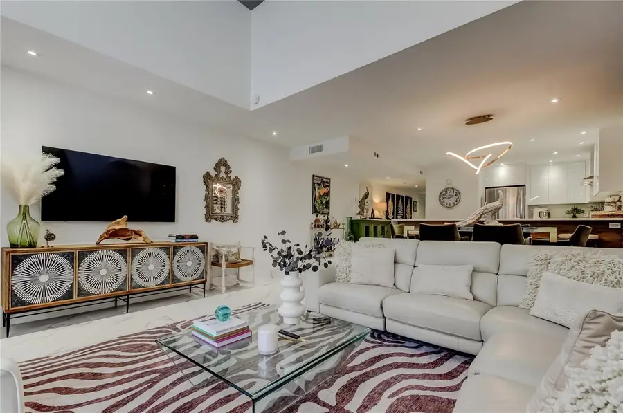 301 2nd Street N #10, Saint Petersburg, FL 33701 - #2