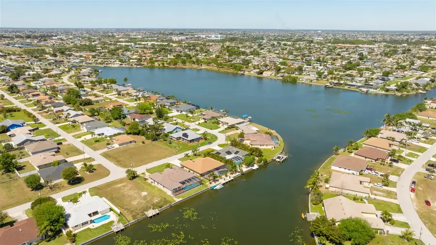 613 SE 4th Place, Cape Coral, FL 33990 - Image #3