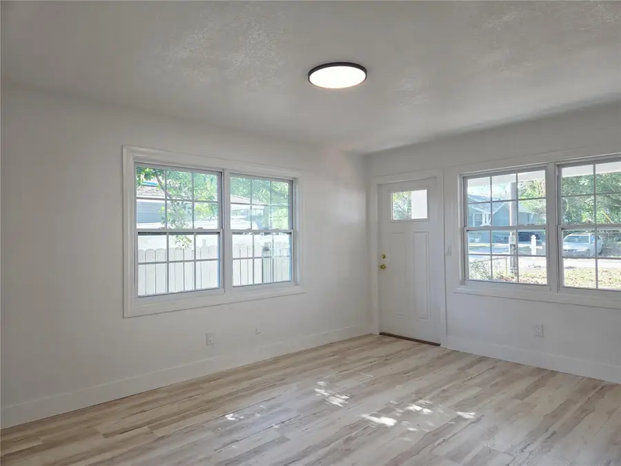 9307 N Oakleaf Avenue, Tampa, FL 33612 - Image #3