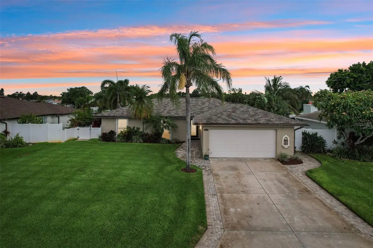 5036 Dover Street Ne, Saint Petersburg, FL 33703 - #1