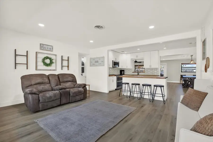 6060 39th Avenue N, Saint Petersburg, FL 33709 - #3