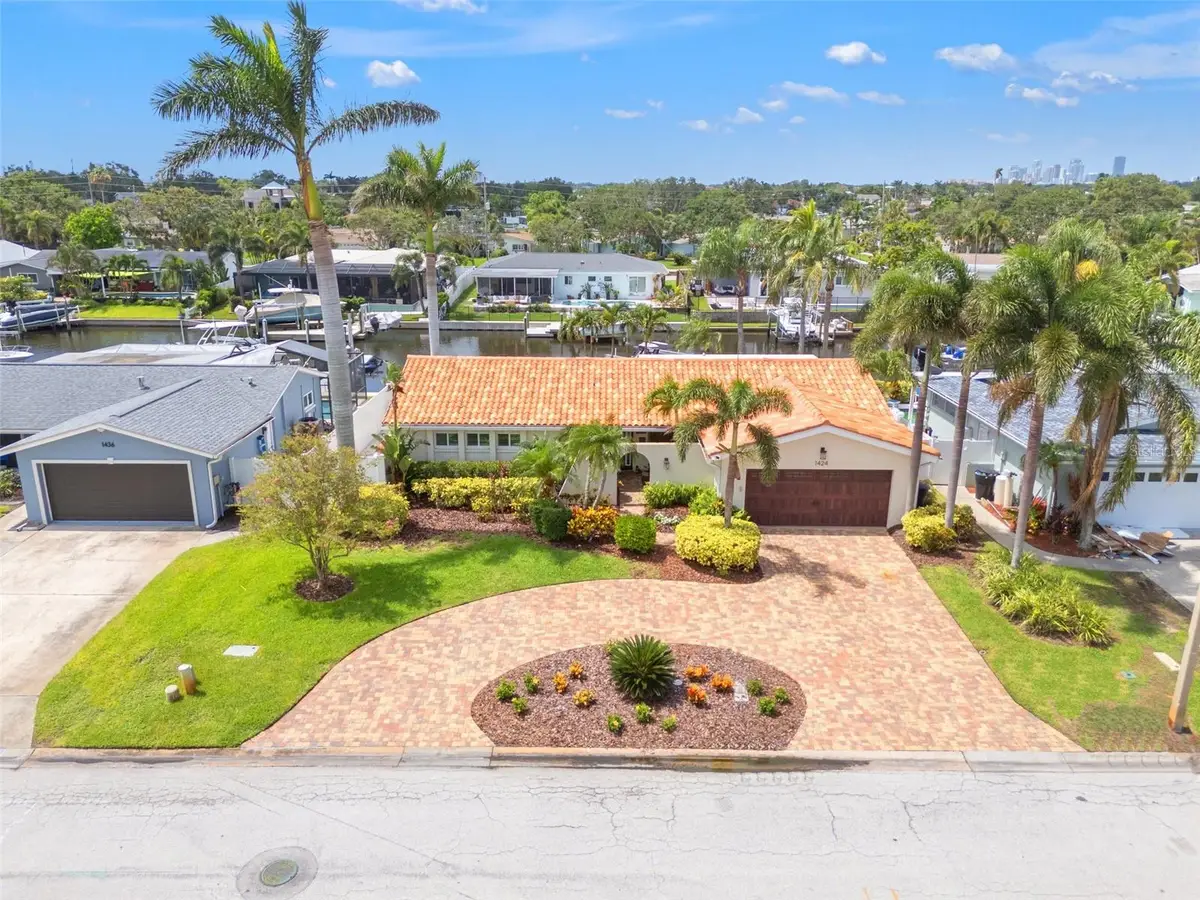 1424 47th Avenue Ne, Saint Petersburg, FL 33703 - #1