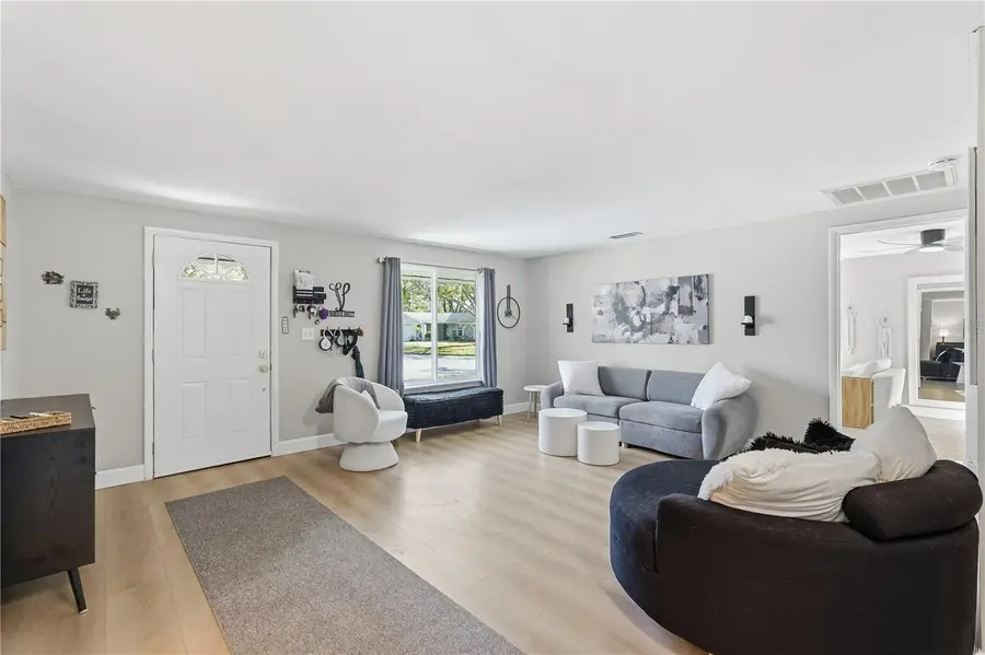 49 Valencia Circle, Safety Harbor, FL 34695 - Image #3