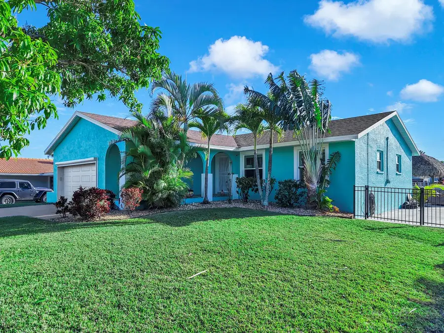 1016 Spindle Palm Way, Apollo Beach, FL 33572 - Image #2