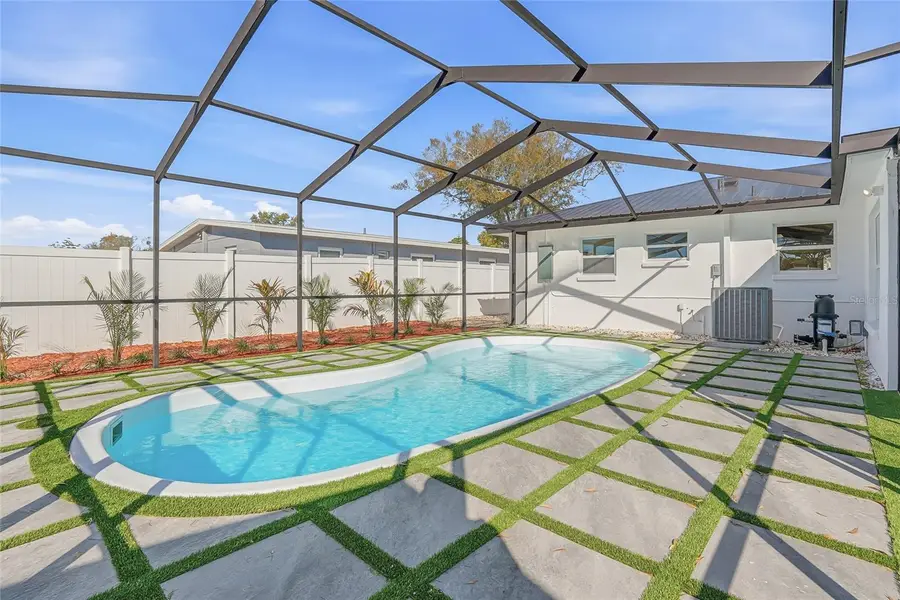 6529 S West Shore Circle, Tampa, FL 33616 - Image #2