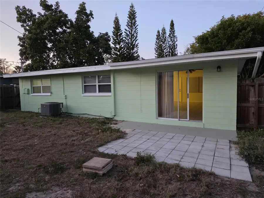 298 11th Avenue Sw, Largo, FL 33770 - Image #2