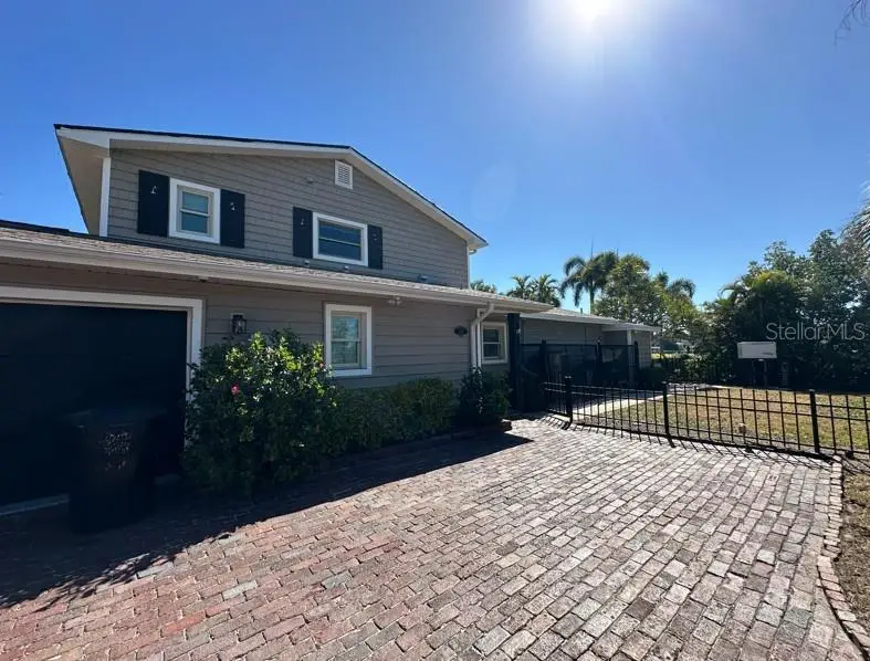 1392 Monterey Boulevard Ne, Saint Petersburg, FL 33704 - Image #2