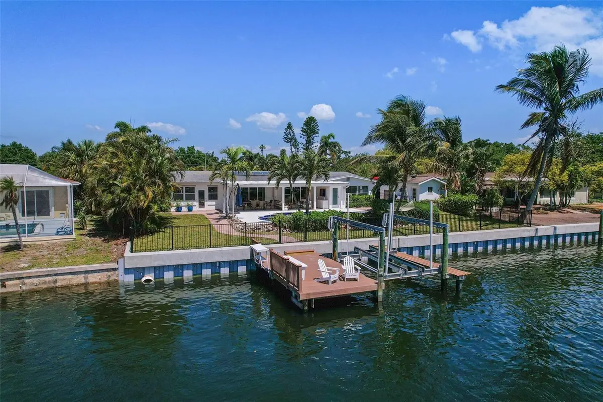 1112 38th Avenue Ne, Saint Petersburg, FL 33704 - Image #1