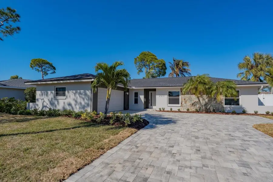 2031 Tanglewood Way Ne, Saint Petersburg, FL 33702 - Image #2