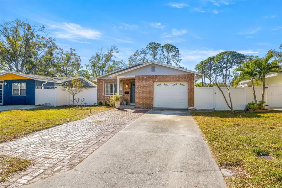 744 63rd Avenue N, Saint Petersburg, FL 33702 - #2