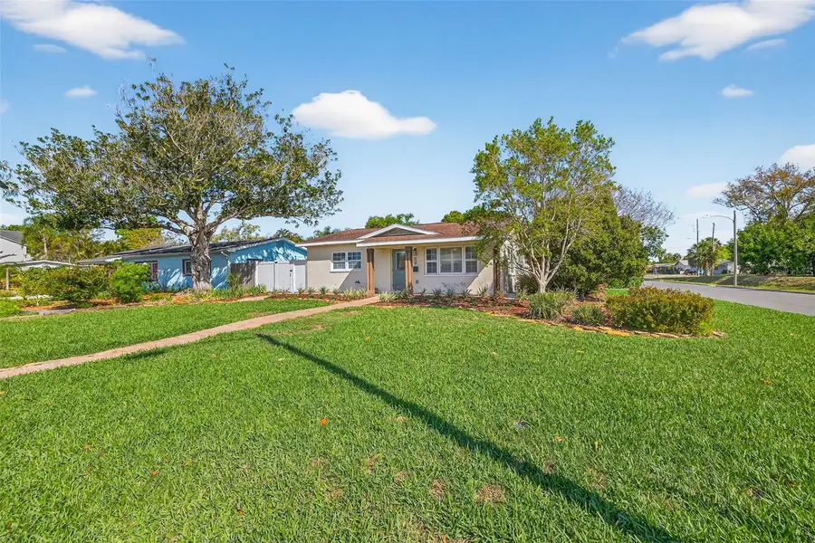 939 39th Avenue Ne, Saint Petersburg, FL 33703 - #2