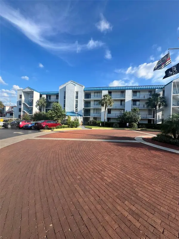 2424 W Tampa Bay Boulevard #L203, TAMPA, FL 33607